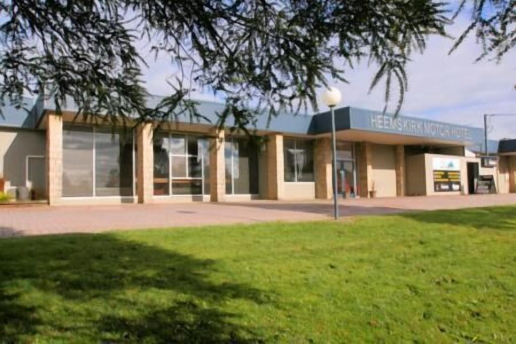 Tullah Lakeside Lodge Tasmania Australia