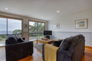 Lazy Wave Beach House Tasmania Australia